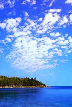 風景秀麗的湖景
