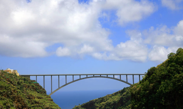 橋和海