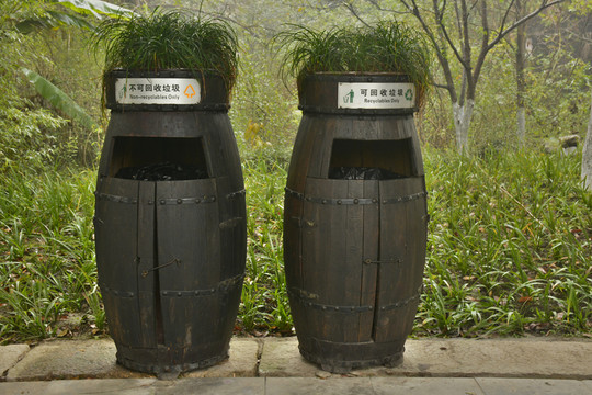 旅游景區(qū)垃圾桶