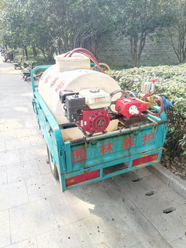 園林養(yǎng)護(hù)車 汲水車