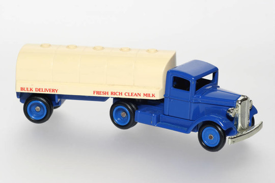 牛奶tankertruck玩具