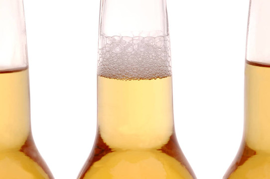 三啤酒瓶