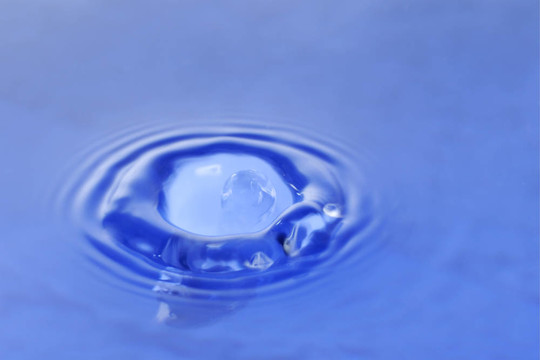 水