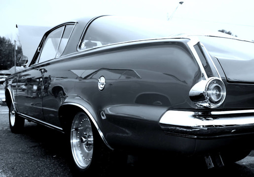 黑色經(jīng)典車