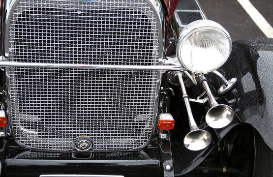 黑色經(jīng)典車