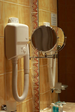 酒店浴室內(nèi)