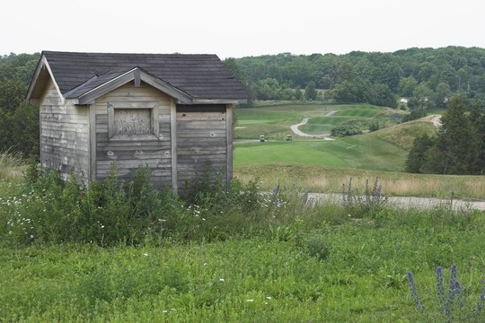 球場上的小屋