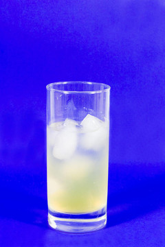 水