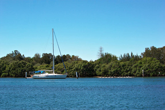 游艇會(huì)過(guò)去的