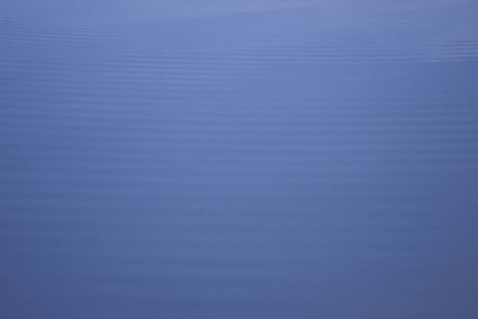 還是藍色的水