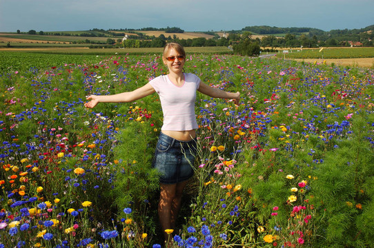 女孩和花