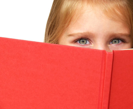 孩子讀一本書
