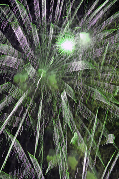 煙花爆炸；