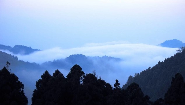 山的早晨