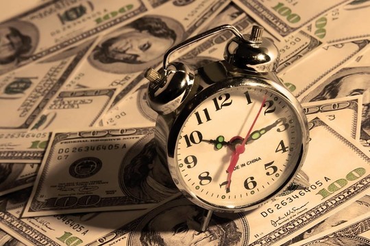 時鐘在錢