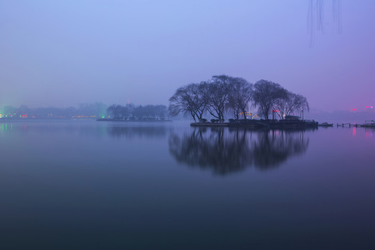霧鎖明湖