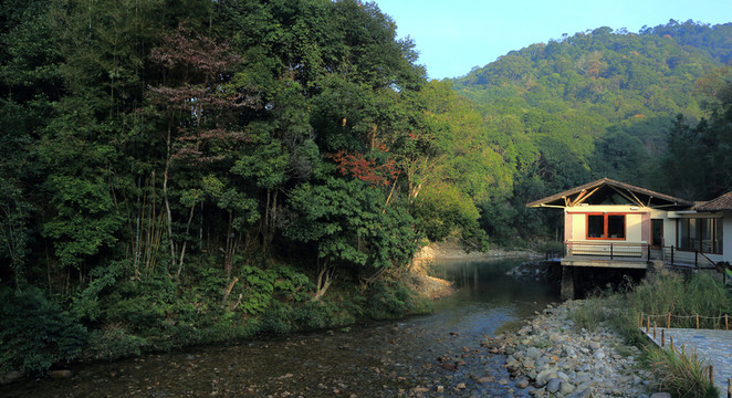 南昆山山林溪水隱居