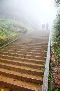 登山石階