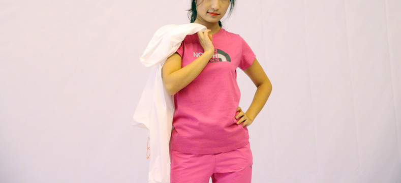 戶外運(yùn)動(dòng)時(shí)裝女模特