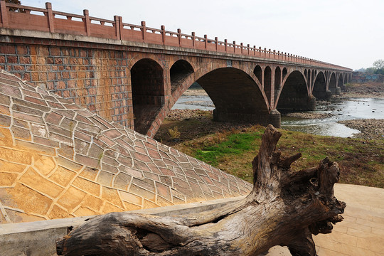 枯木與拱橋