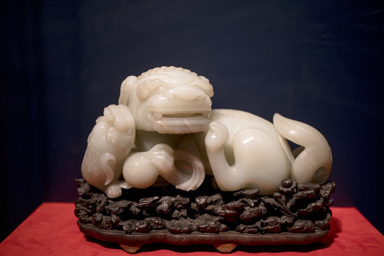 青玉子母獅