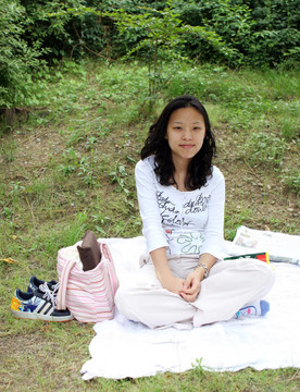公園里的韓國(guó)女孩