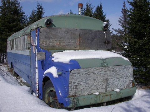 破舊的公共汽車