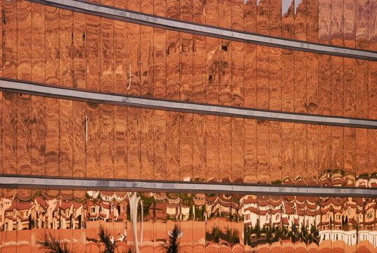 酒店的窗戶反射