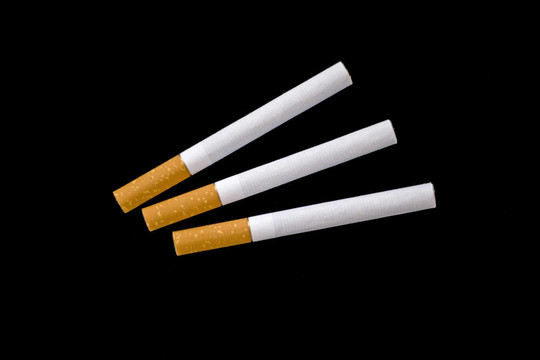 三支香煙