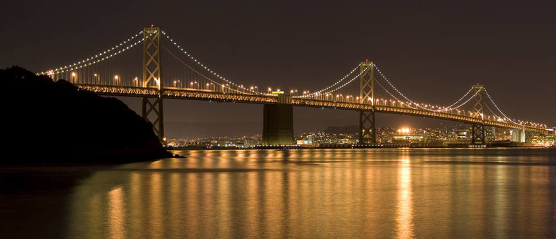 夜間海灣大橋