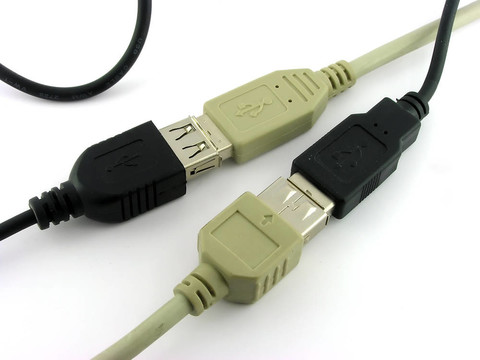USB連接器。不正確的連接。