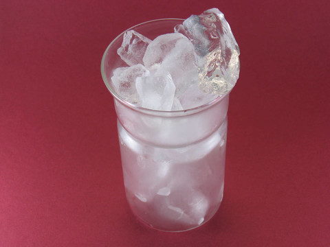 杯子里的冰
