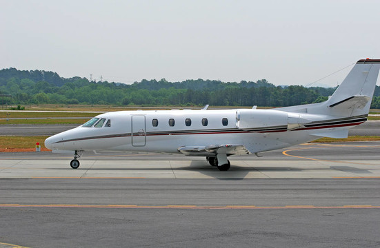 滑行的飛機(jī)