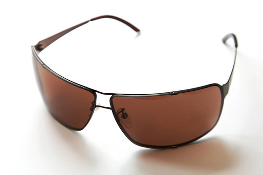 現(xiàn)代的太陽(yáng)鏡