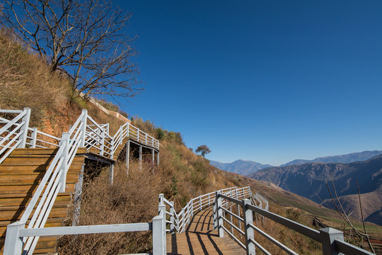 紅土地落霞溝景區(qū)棧道