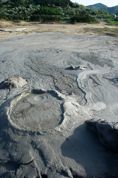 泥火山
