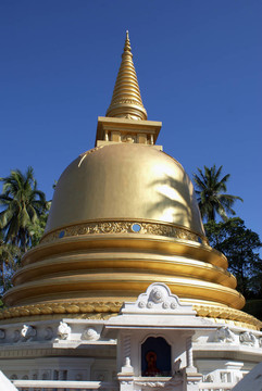 金色佛塔