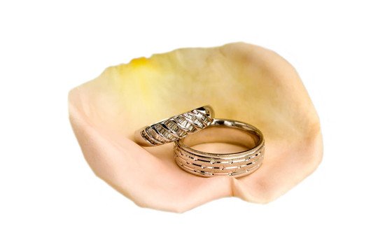 結(jié)婚戒指的Pink Rose Pedal