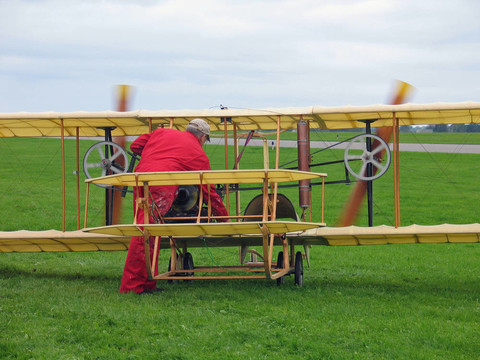 飛行機(jī)器舊飛機(jī)