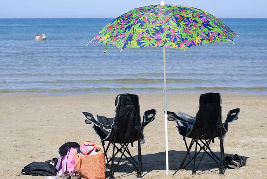 在椅子和Brella