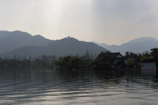 湖和山