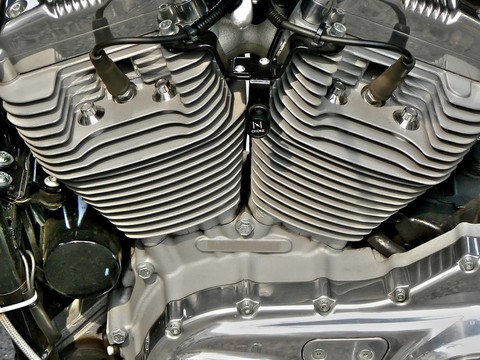 運(yùn)動(dòng)摩托車發(fā)動(dòng)機(jī)缸體