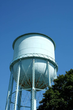 藍(lán)色的水塔