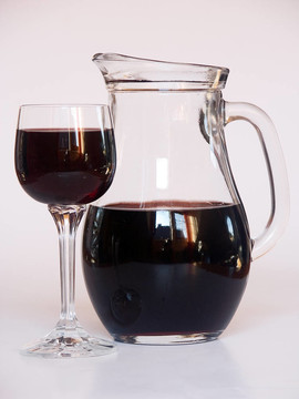 酒杯和酒瓶