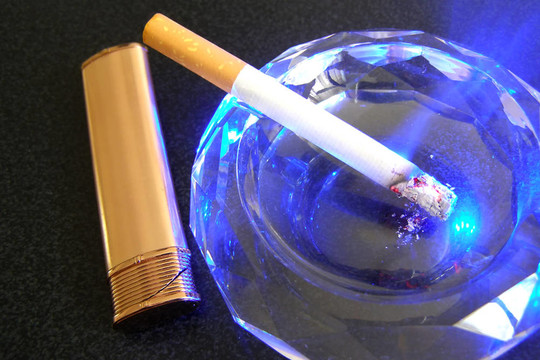 香煙和打火機