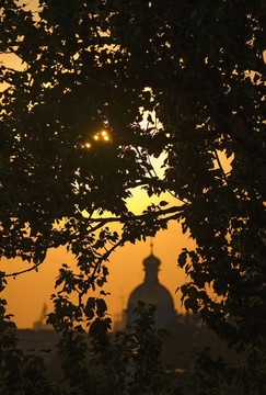 圣彼得堡夕陽的剪影