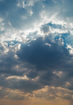 天空。