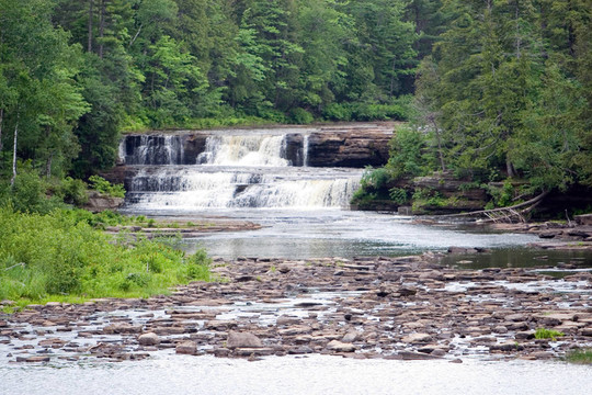 較低的Tahquamenon Falls