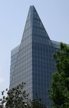 藍(lán)色的玻璃金字塔