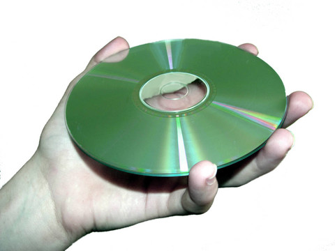 手上拿著CD
